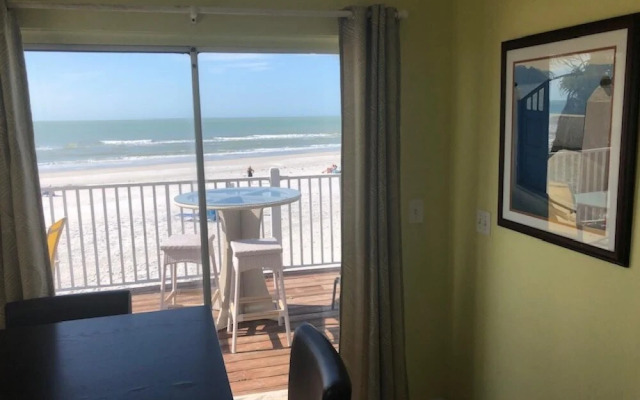 Misty Isles Redington Beachfront Suite 4