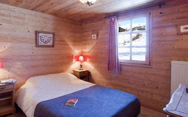 Little gem with fireplace on the slopes in Alpe d'Huez