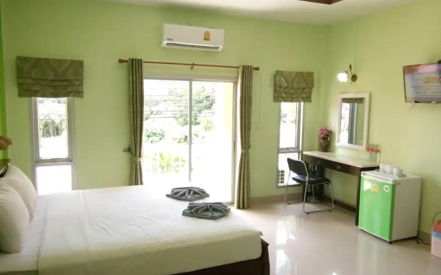Naris Phuview Resort