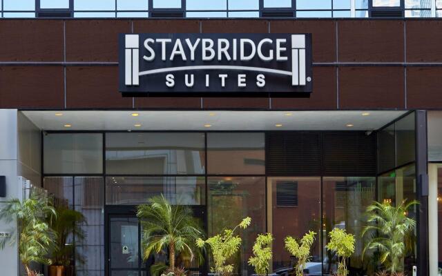 Отель Staybridge Suites - Times Square - New York City вид на фасад