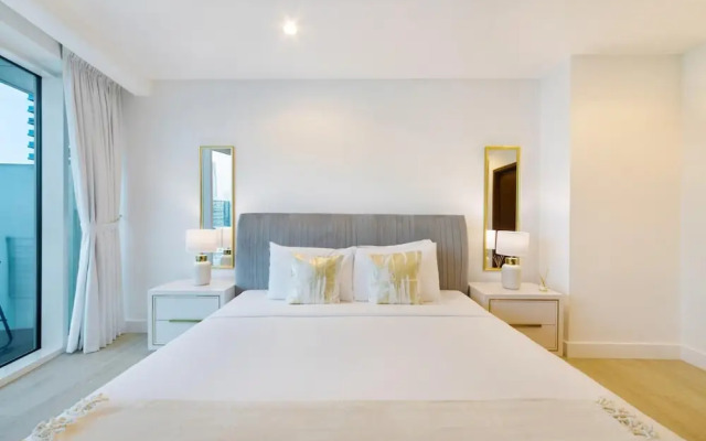 Spectacular Duplex Apt w Canal Views