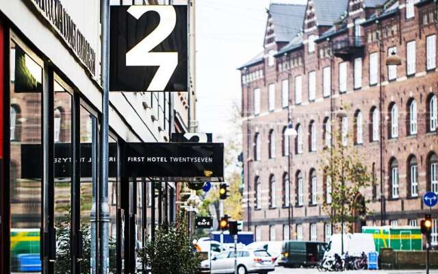 Отель Motel One Copenhagen Дания, Копенгаген - 1 отзыв об отеле, цены и фото номеров - забронировать отель Motel One Copenhagen онлайн вид на фасад