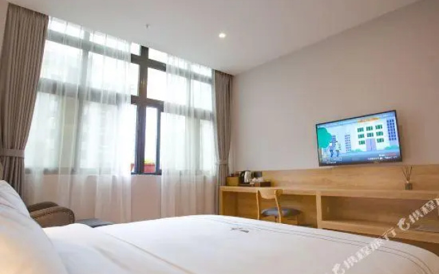 Yinian Hostel