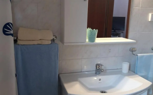 Apartment Damir - on the sea side : A3 Tribunj, Riviera Sibenik