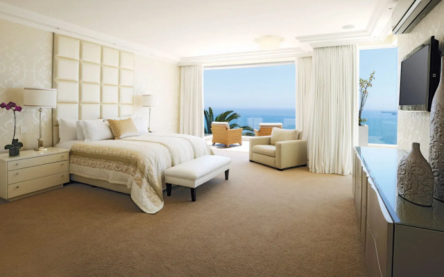 The Clarendon - Bantry Bay
