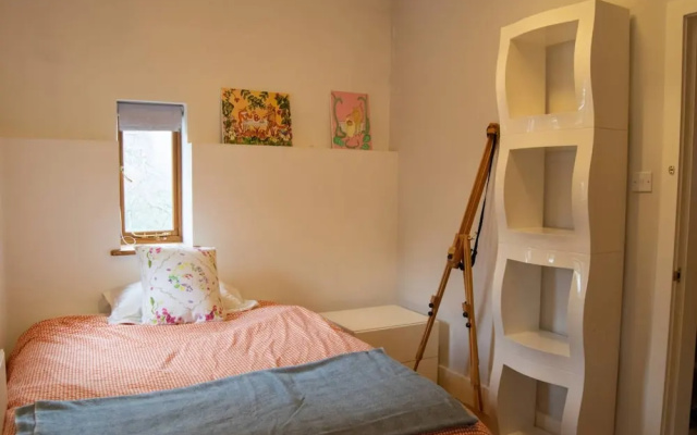 Unique 3 Bedroom Water Tower Home Close To Tube