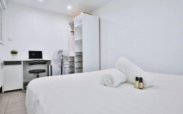 Spacious Apartment for 6, Ideally Located!