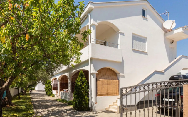 Apartment Tino Zadar/Sukošan