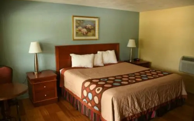 Super 8 Motel - Weymouth/boston Area