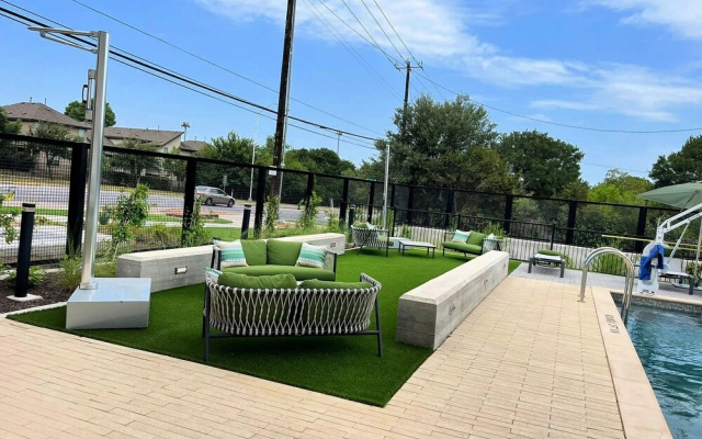 The Elvis Presley Urban Luxury Apts Austin