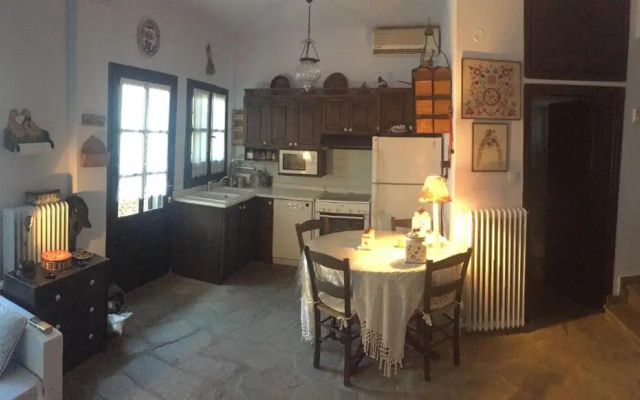 Villa Valia: Traditional Luxurious Residence