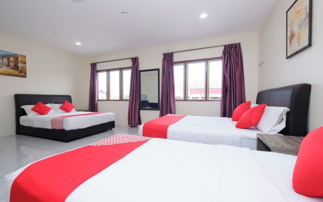 OYO 1104 Q Hotel