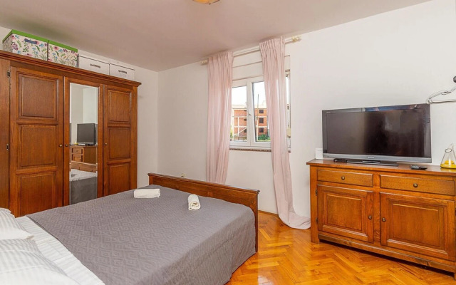 Nice Apartment in Pula With Wifi and 1 Bedrooms