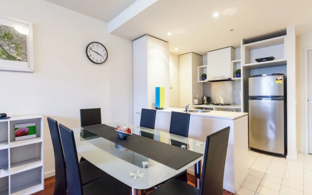 WESLEY, 2BDR Carlton Apartment