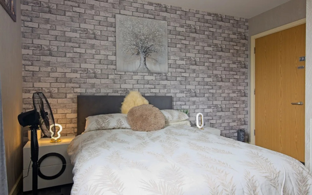 Manchester Retreat - Modern 2BR Apartment