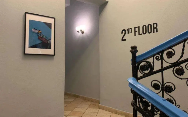 2B Hostel & Rooms