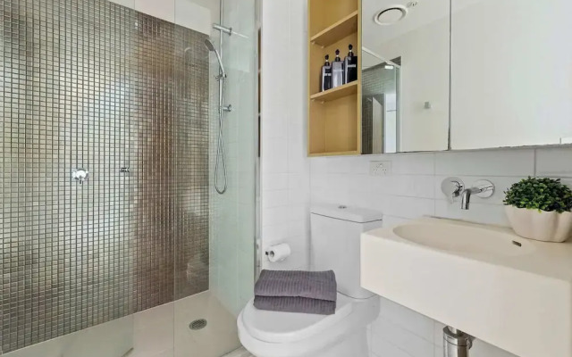 Serene 2BR Apartment in the Heart of Melbourne