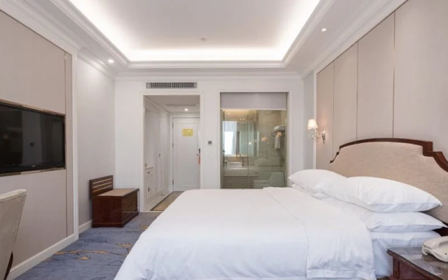 Vienna Hotel (Guangzhou Baiyun University Jinyuan Plaza)