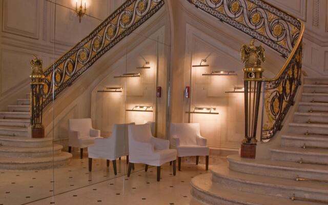 Отель La Maison Champs Elysées Франция, Париж - отзывы, цены и фото номеров - забронировать отель La Maison Champs Elysées онлайн вид на фасад
