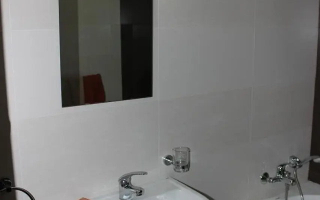 Sunny 2 bedroom, 2 bathrooms, seaside apt.