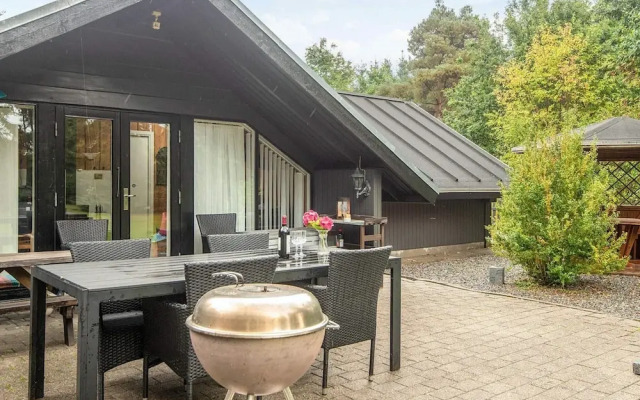 6 Person Holiday Home in Farvang