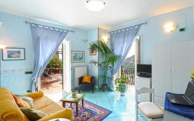 Отель Free Holiday B&B Минори комната для гостей
