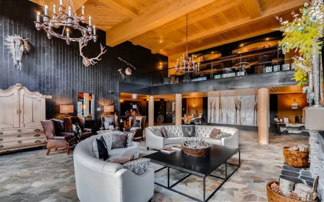 Luxury 2 Bedroom Ski in, Ski Out Mountain Vacation Rental Just Steps from the Snowflake Ski Lift in Breckenridge