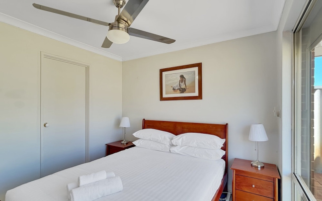 Spacious 5-bed House in Coastal Halls Head
