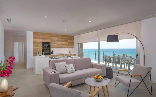 Blue Line Apartment Hotel