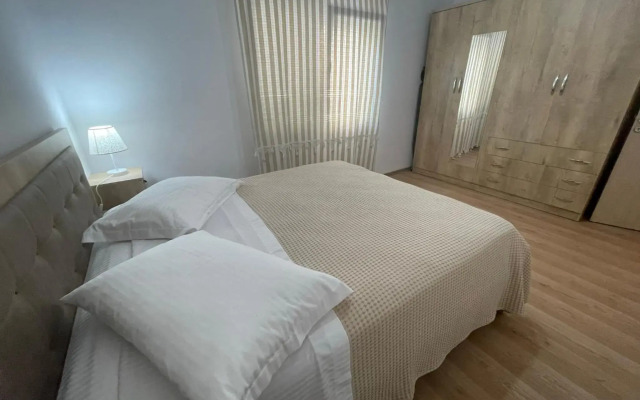 Lovely one-bedroom apartment with private entrance