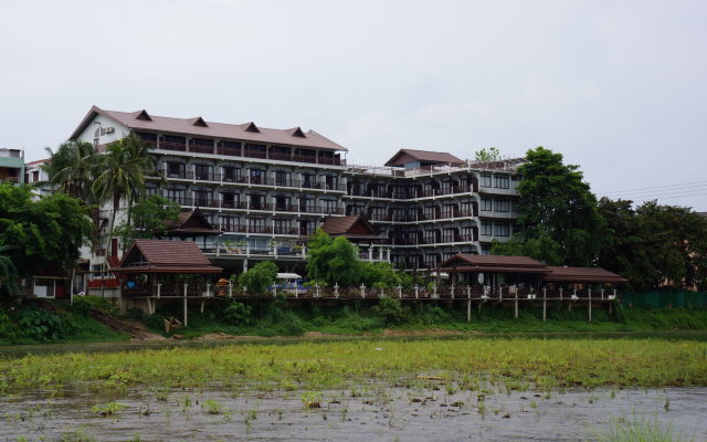 Отель Silver Naga Hotel Лаос, Вангвьенг - отзывы, цены и фото номеров - забронировать отель Silver Naga Hotel онлайн вид на фасад