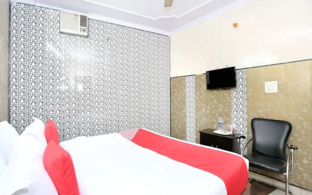 OYO 11906 Hotel Star Welcome