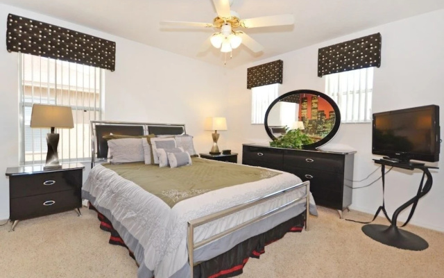 Pine Forest Chateau 5 Bedroom Home by RedAwning