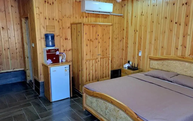 atoom lodge