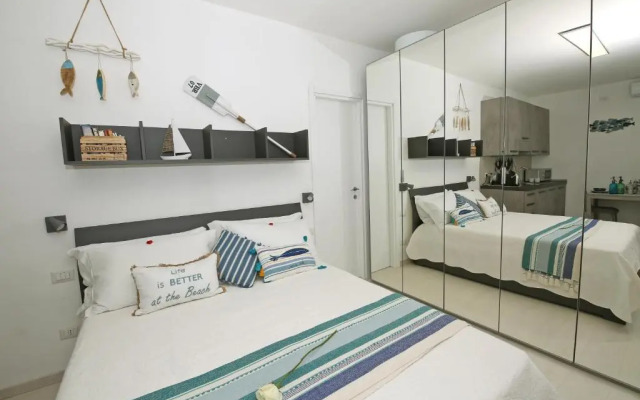 Apartment A lago, private beach and parking