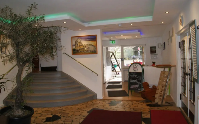 SILONCE Hotels & Restaurant