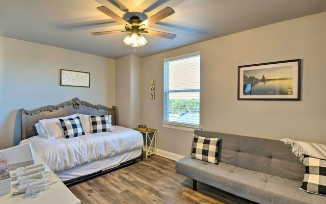 Hot Tub & Fire Pit! Cozy Granbury Escape Near Lake