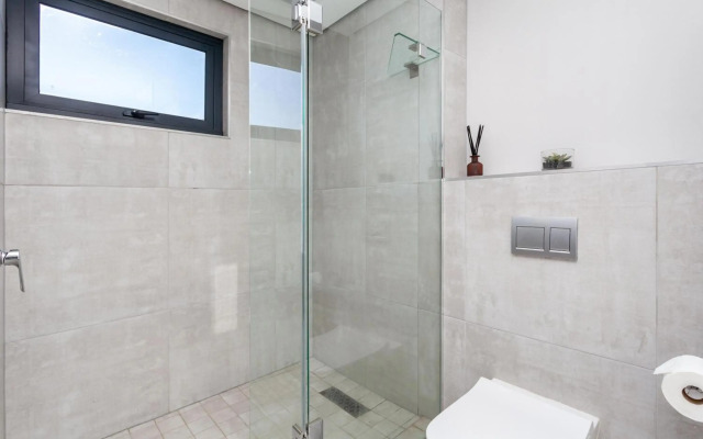 Luxuriuous 1 Bedroom in 16 on Bree