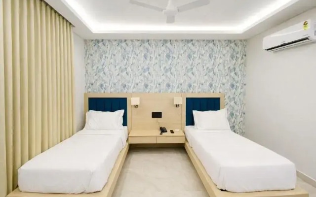 Hotel Holiday Grand Near Expo Mart