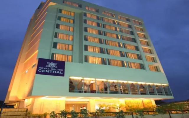Отель Royal Orchid Central Jaipur вид на фасад