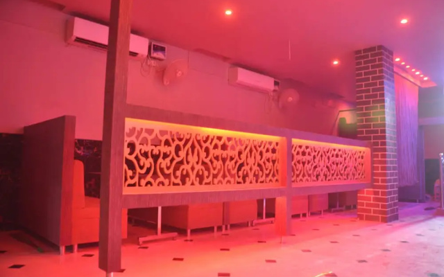 Hotel Raj International