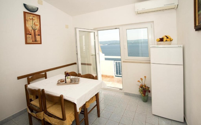 Apartment Nina - sea view family apartments A6 Celina Zavode, Riviera Omis