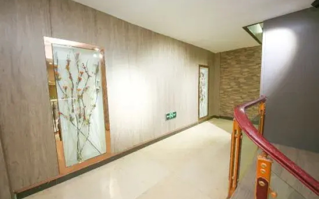 Ant E-Sports Hotel (Huai'an University Town Hancheng Plaza)