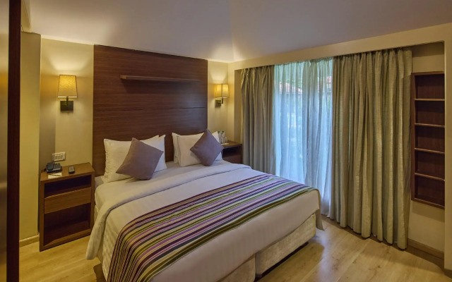 Confident Amoon - The Glamour Spa and Resort