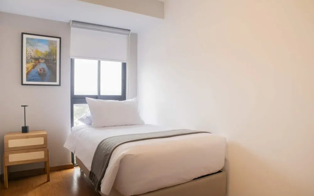 w Inviting 2BR w Balcony in Miraflores