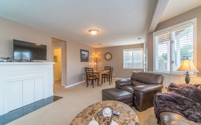 Beach Retreat 4 Bedrooms 2 Bathrooms Home