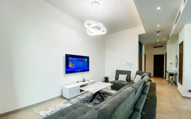 RH- 4BR Luxurious Villa with Private Pool, beach access