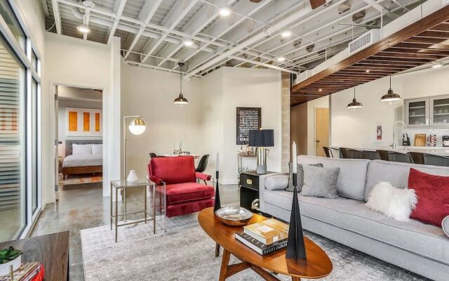 Penthouse 2br/2ba in Warehouse Dist. by Domio
