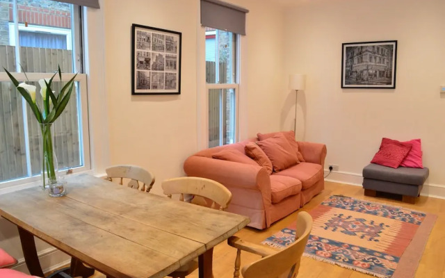 Shepherd's Bush 2 Bedroom Flat With Garden