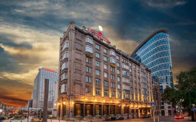 Отель Crowne Plaza Brussels - Le Palace вид на фасад